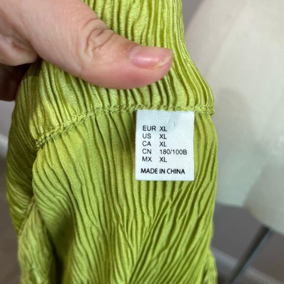 Y2K Inspired Lime Green Textured Button Top Long Sleeve Size XL - Picture 8 of 9